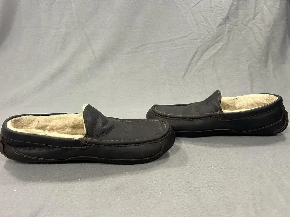 UGG Ascot Slippers Mens Size 10 Brown Sheepskin Leather Shearling Lined Moccasin